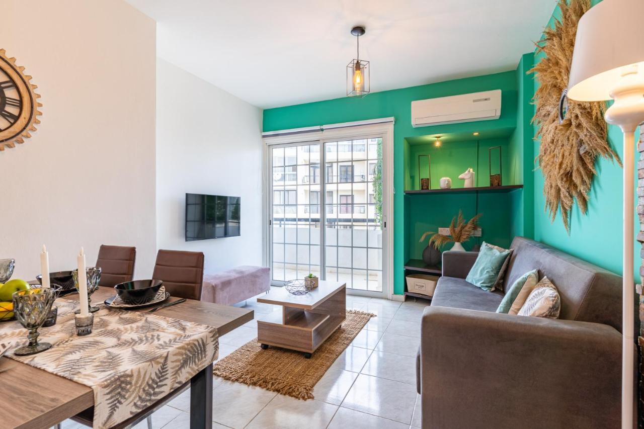 Araminta 2-Bedroom Apartment In Larnaca Extérieur photo