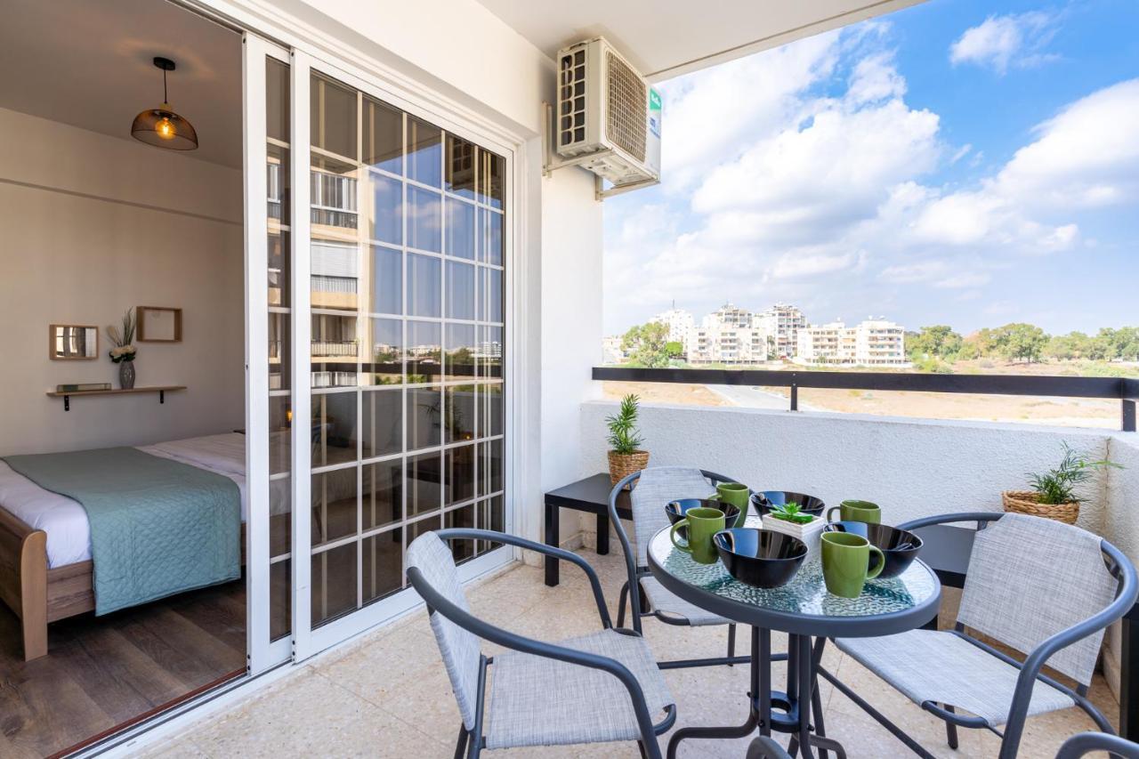 Araminta 2-Bedroom Apartment In Larnaca Extérieur photo